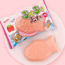 Load image into Gallery viewer, Puku Puku Tai Air Ichigo (Wafel w kształcie ryby z truskawkową czekoladą) 16,5g