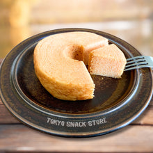 Load image into Gallery viewer, Strawberry Baumkuchen (Ciasto podobne do sękacza ze smakiem truskawki) 80g