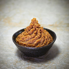 Load image into Gallery viewer, Horaiya Kanzukuri Miso (pasta miso produkowana wyłącznie zimą) 500g