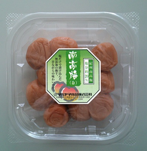 Załaduj obraz do przeglądarki galerii, Marumiya Nan kobai „NANKO-UME” Umeboshi (Marynowane japońskie białe śliwki z 20% soli) 150 g