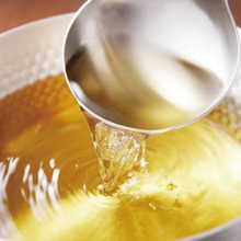 Załaduj obraz do przeglądarki galerii, Ninben Shirodashi (Koncentrowany japoński jasny bulion dashi) 500ml