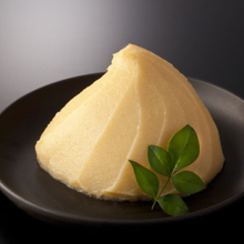 Załaduj obraz do przeglądarki galerii, Saikyo Shiro Miso Jyosen (Pasta z białej sfermentowanej soi) 500g