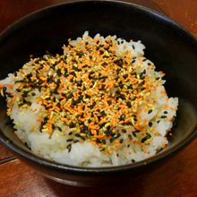 Załaduj obraz do przeglądarki galerii, Shichimi Furikake (Posypka Ryżowa Z Siedmioma Mieszanymi Przyprawami O Smaku Bonito) 36g