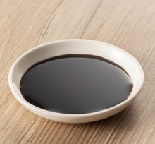 Załaduj obraz do przeglądarki galerii, Sakae Shoyu Tamari Soy Sauce (Premium naturalny sos sojowy) 200 ml / 720 ml
