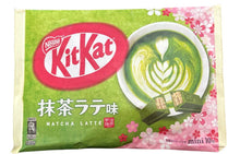Załaduj obraz do przeglądarki galerii, KitKat Matcha Latte (batoniki KitKat o smaku latte z matchą) 110g
