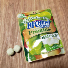 Load image into Gallery viewer, Morinaga Hi-Chew Premium Shine Muscat (Japońskie miękkie cukierki o smaku winogron Muscat) 35g
