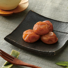 Load image into Gallery viewer, Super premium kishu SHISO UMEBOSHI 1kg
