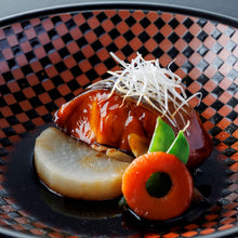 Załaduj obraz do przeglądarki galerii, Sakae Shoyu Koikuchi Soy Sauce (Premium naturalny ciemny sos sojowy) 200 ml / 720 ml
