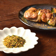 Load image into Gallery viewer, Yawataya Shichimi Spice (ostra posypka do ryżu z 7 przyprawami) 14g / 35g

