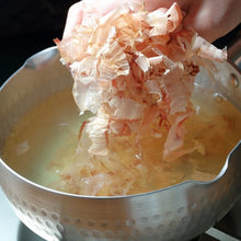 Załaduj obraz do przeglądarki galerii, Płatki Bonito Katsuobushi &quot;KIWAMI&#39; 50g/500g
